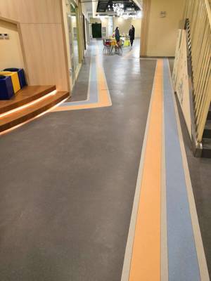 山东淄博医院展厅橡胶地板 室内装潢的健康与美学新选择